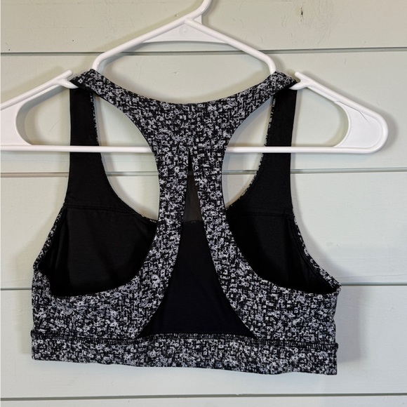 Lululemon invigorate bra white and black women's size 8 - Picture 2 of 3